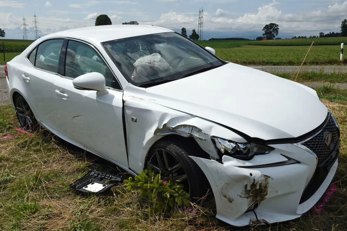 Eschenbach LU - Kollision zwischen zwei Autos – zwei Personen verletzt