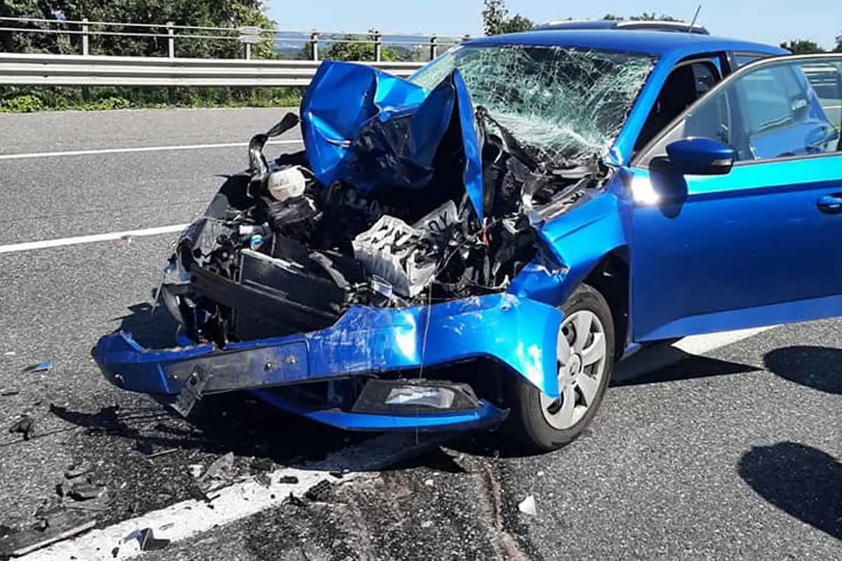 Bergland - Spektakulärer Unfall mit Boot auf der Autobahn