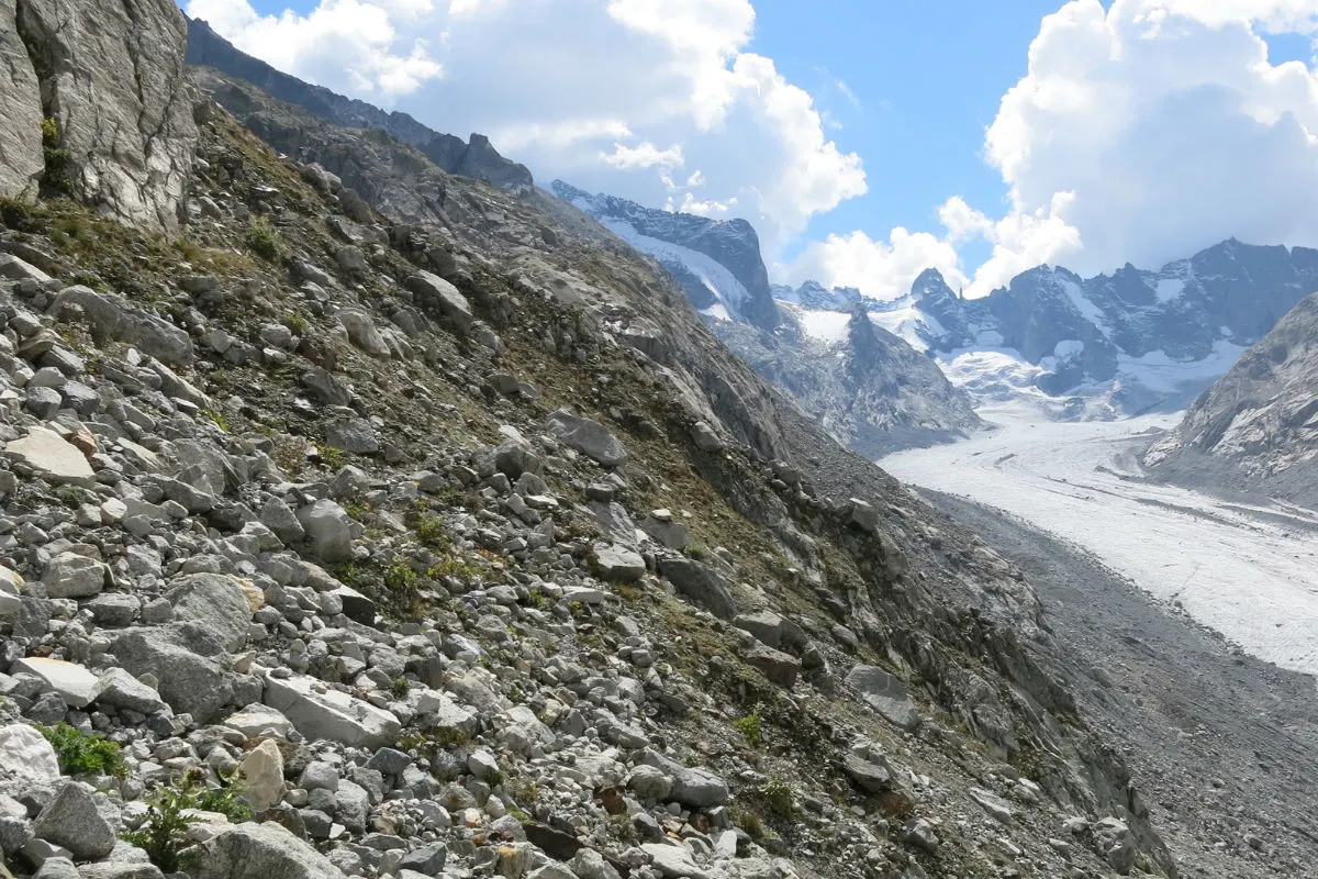 Maloja GR - Frau stürzt beim Wandern ab