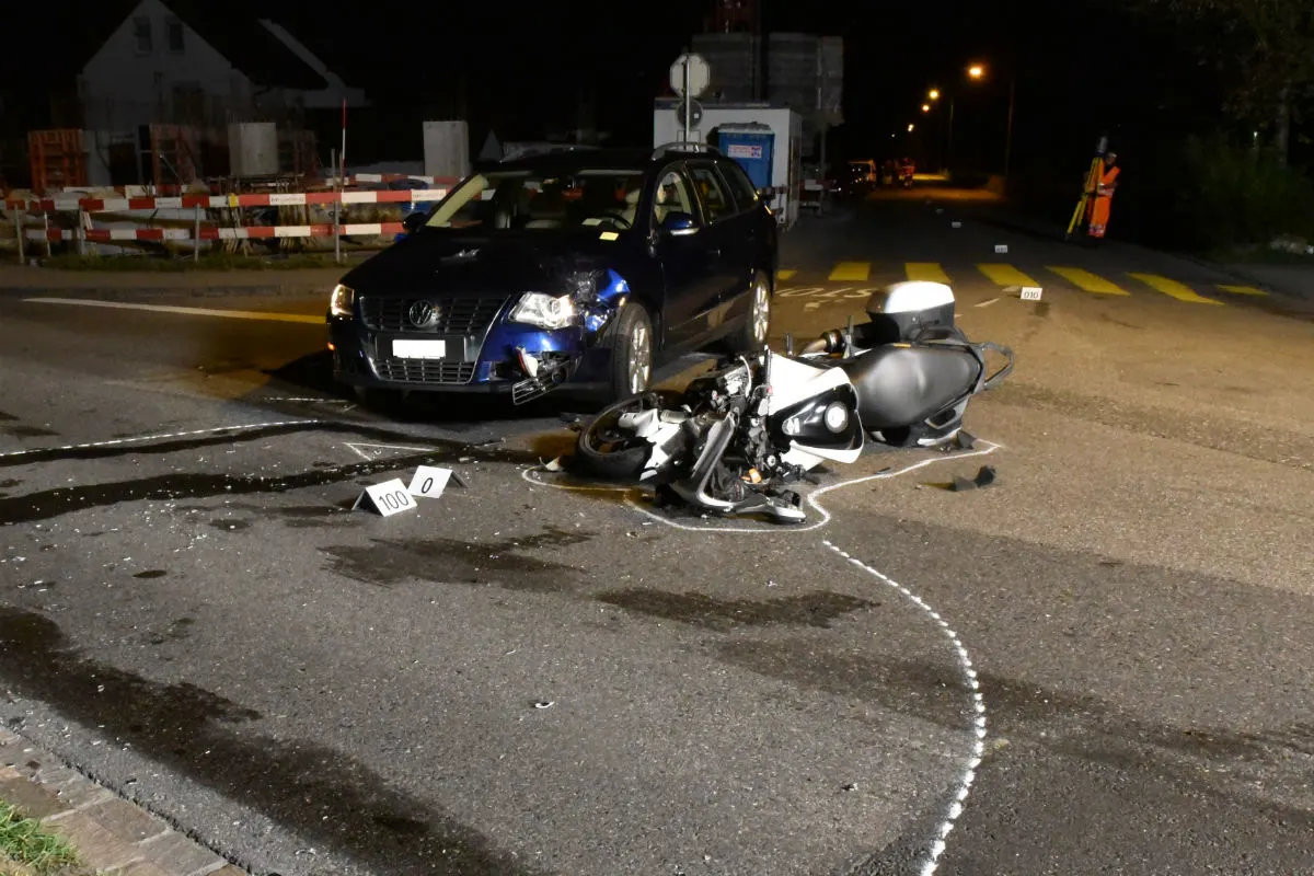 Obfelden ZH - Motorradfahrer bei Verkehrsunfall schwer verletzt - Zeugenaufruf