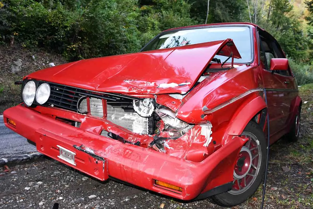 Eine verletzte Person in Walenstadtberg SG - Frontalkollision zwischen zwei Autos