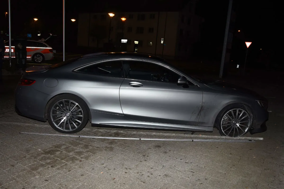 Wil SG -  19-Jähriger im Mercedes fahrunfähig verunfallt