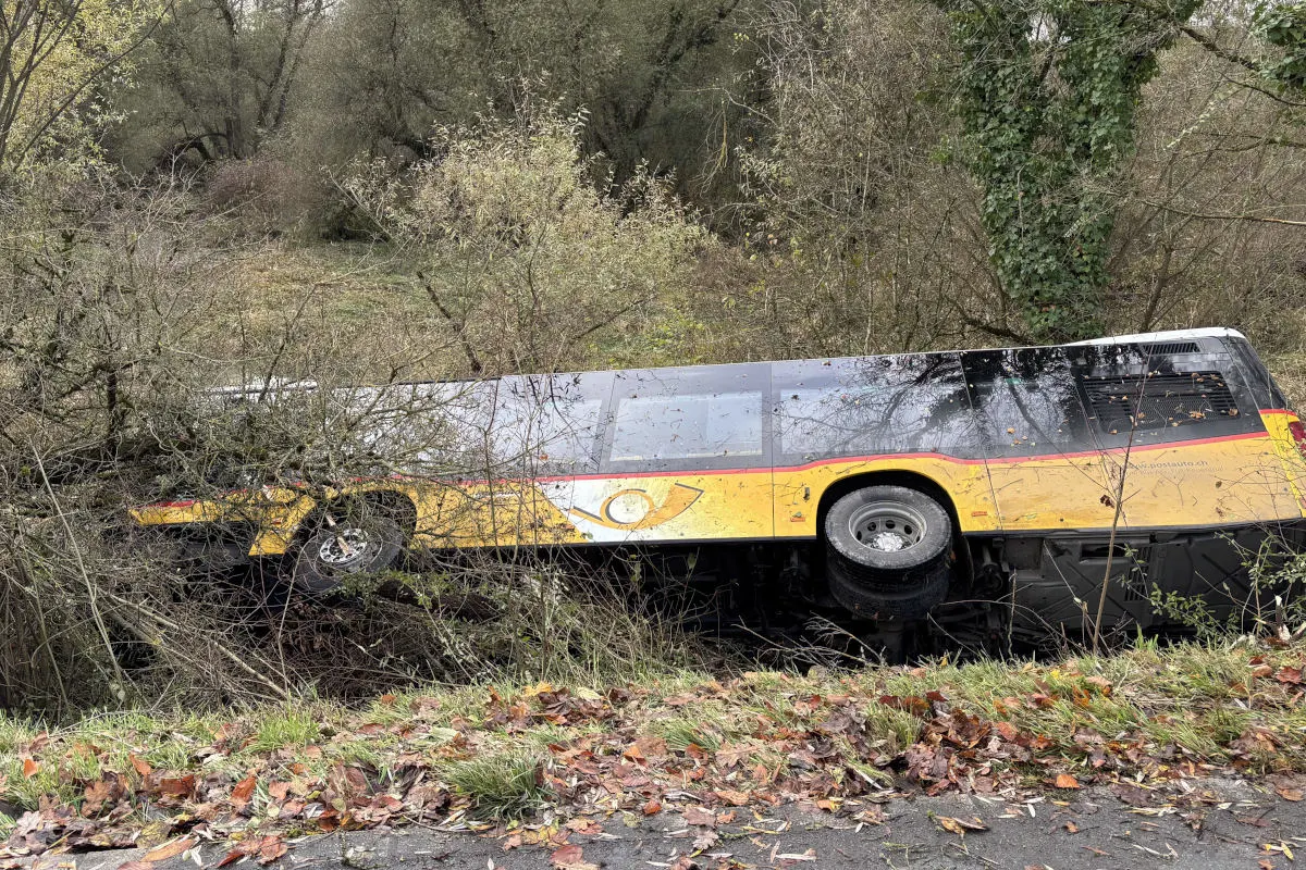 Koblenz AG – Auto kollidiert frontal mit Postauto