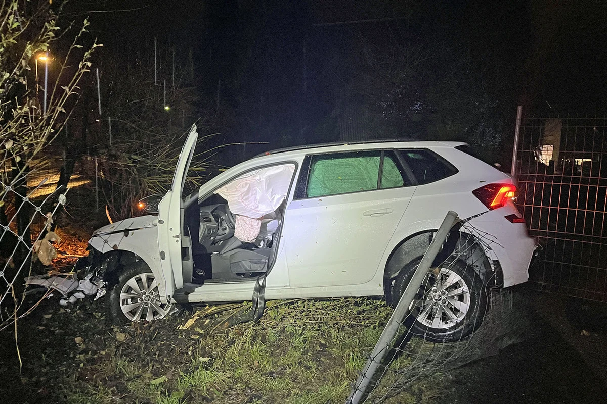Dagmersellen LU – Bei Unfall mit Zaun kollidiert