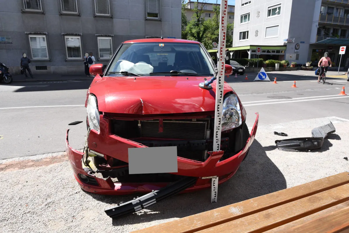 Stadt Basel - Claragraben rund eine Stunde nach Unfall gesperrt –