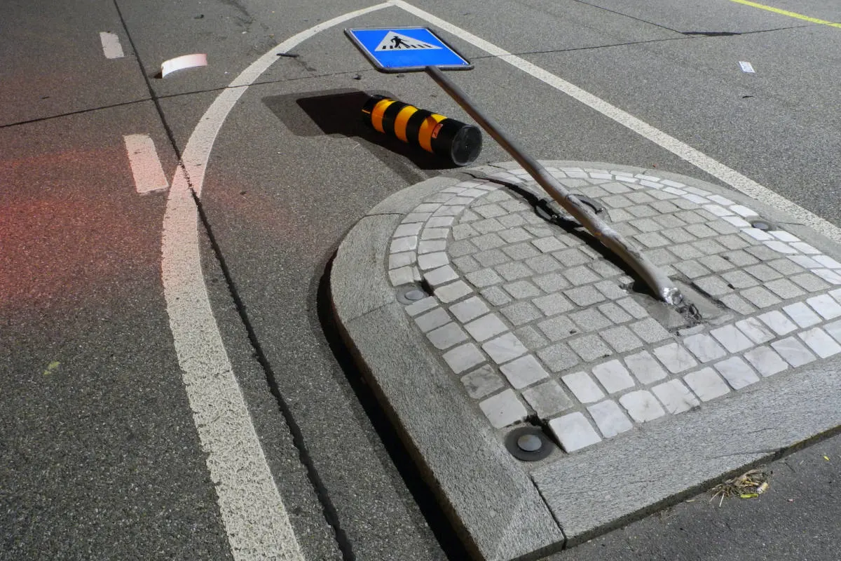 Pfäffikon SZ - Nach Verkehrsunfall weitergefahren 