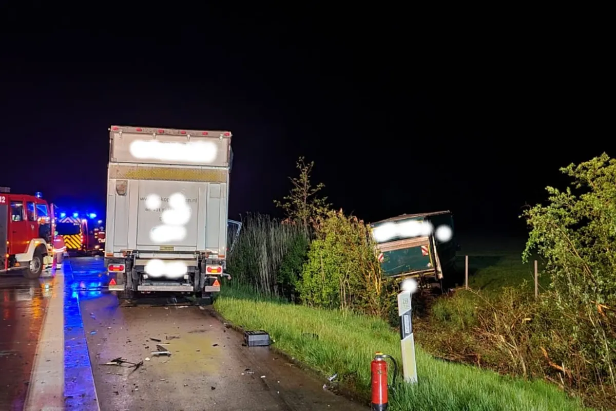 Sottrum - Transporter landeten auf der Autobahn A1 neben der Autobahn