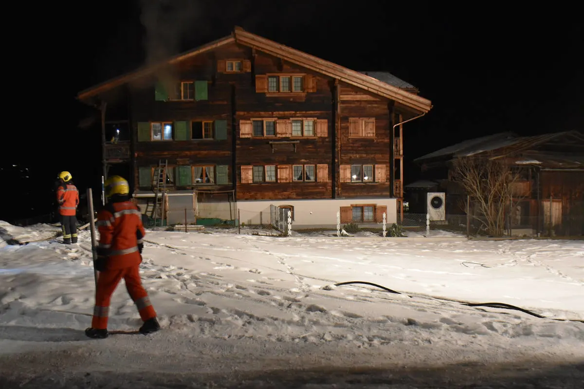 Brand in Saas GR – Feuer in Holzhaus ausgebrochen