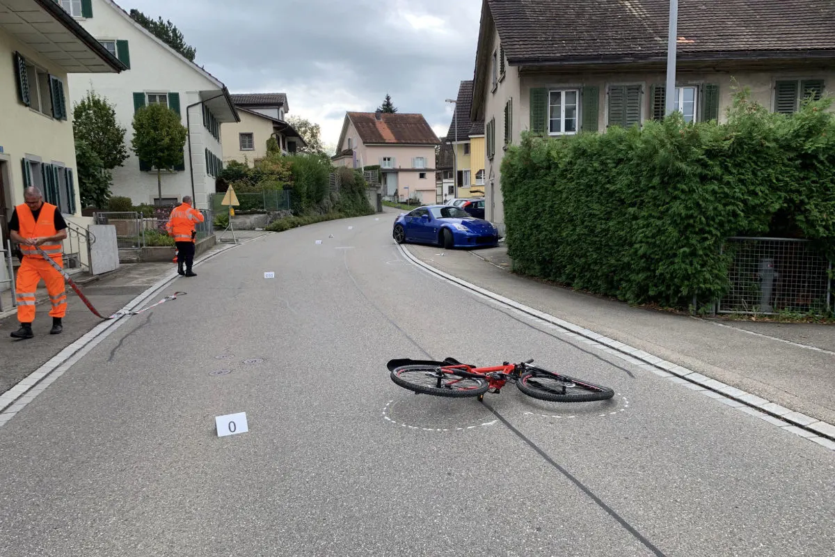 Oberdürnten ZH -  Verkehrsunfall fordert schwerverletztes Kind
