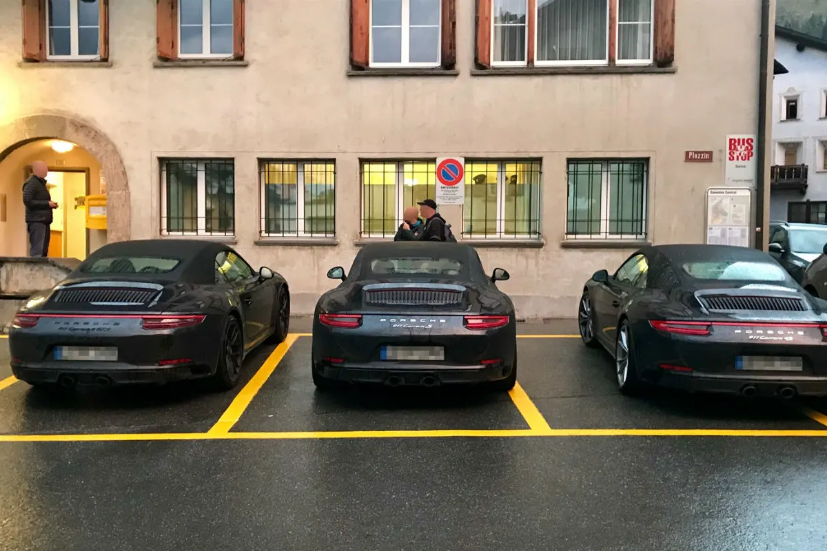 Bever GR - Drei Sportwagenlenker aus dem Verkehr gezogen