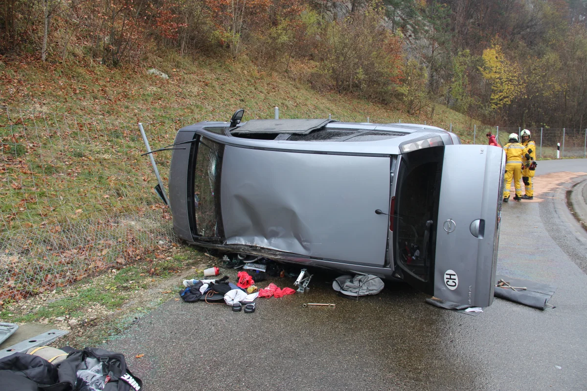 A16 Choindez JU – Bei Unfall auf Autobahnausfahrt umgekippt