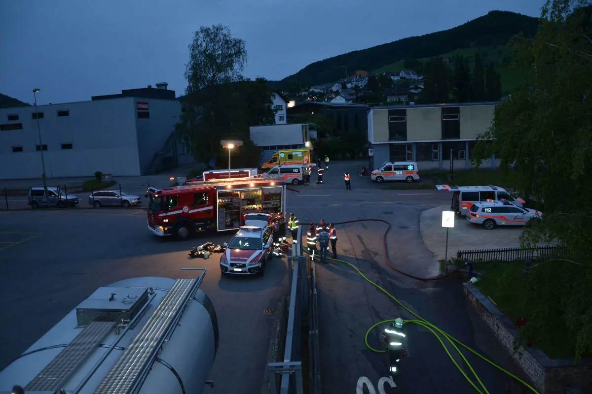 Sissach BL - Brand in Asylunterkunft erfordert Feuerwehreinsatz