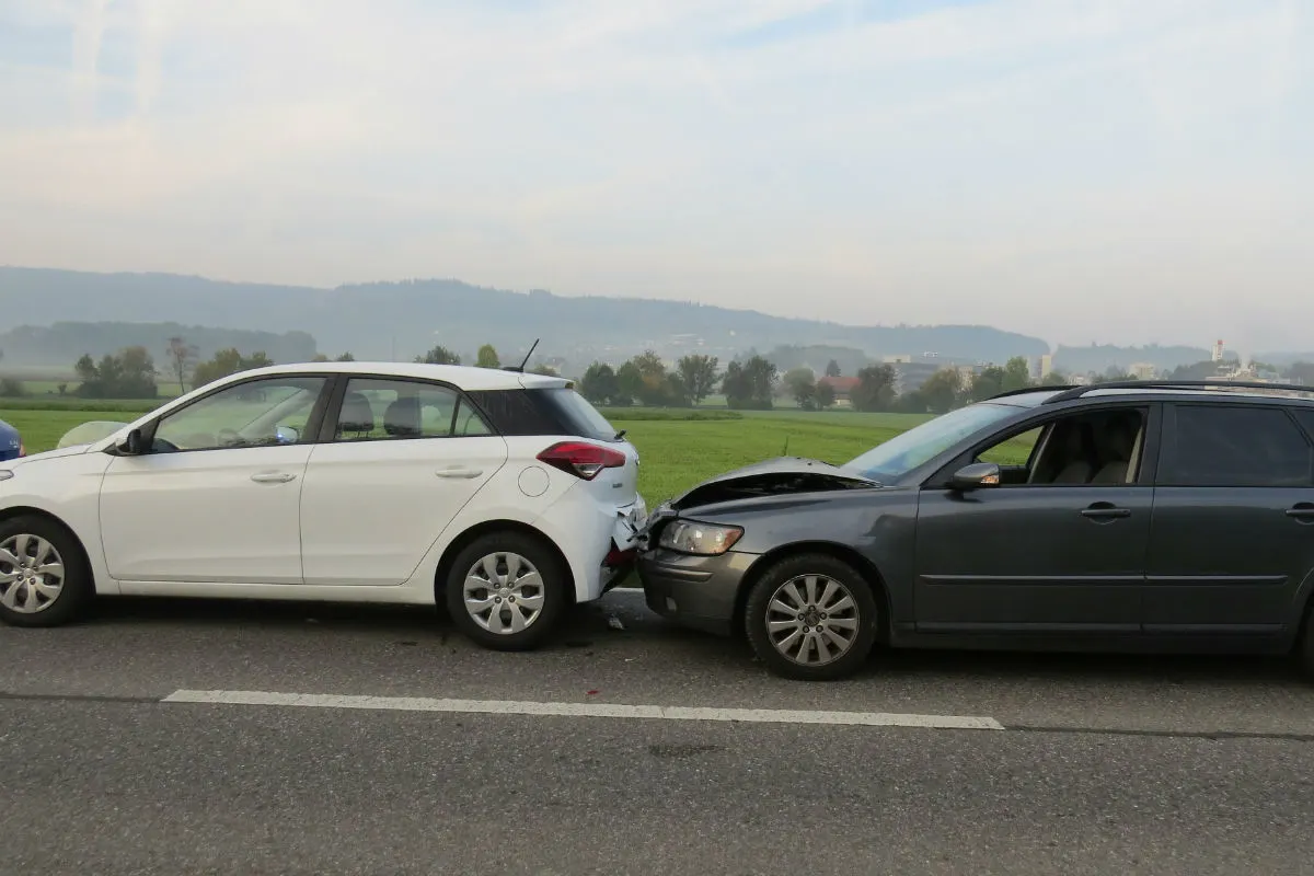 Dottikon AG - Auffahrunfall mit zwei Verletzten
