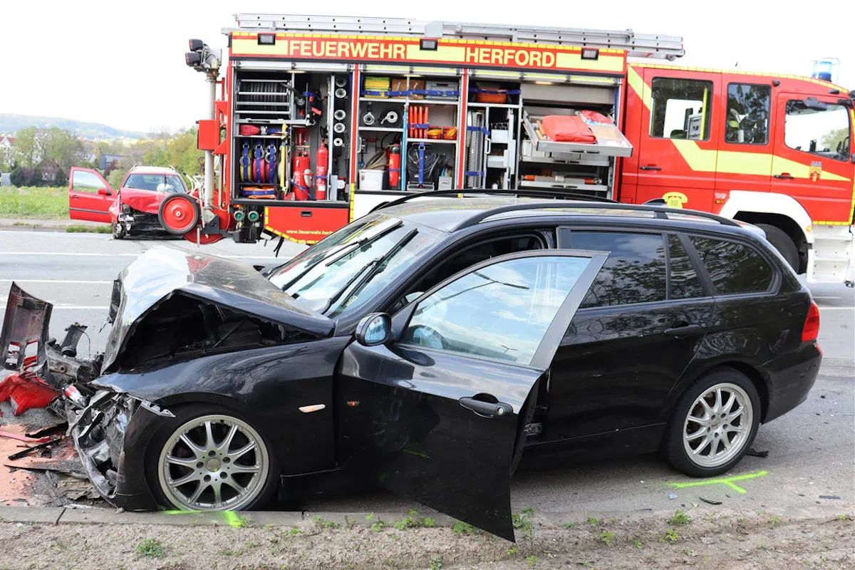 Herford – Verkehrsunfall im Gegenverkehr – Vlothoerin schwer verletzt