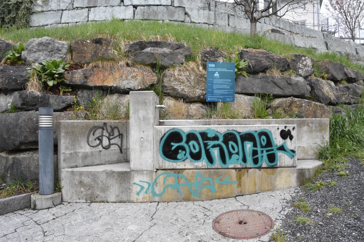Mauren FL – Brunnen von Unbekannten beschädigt