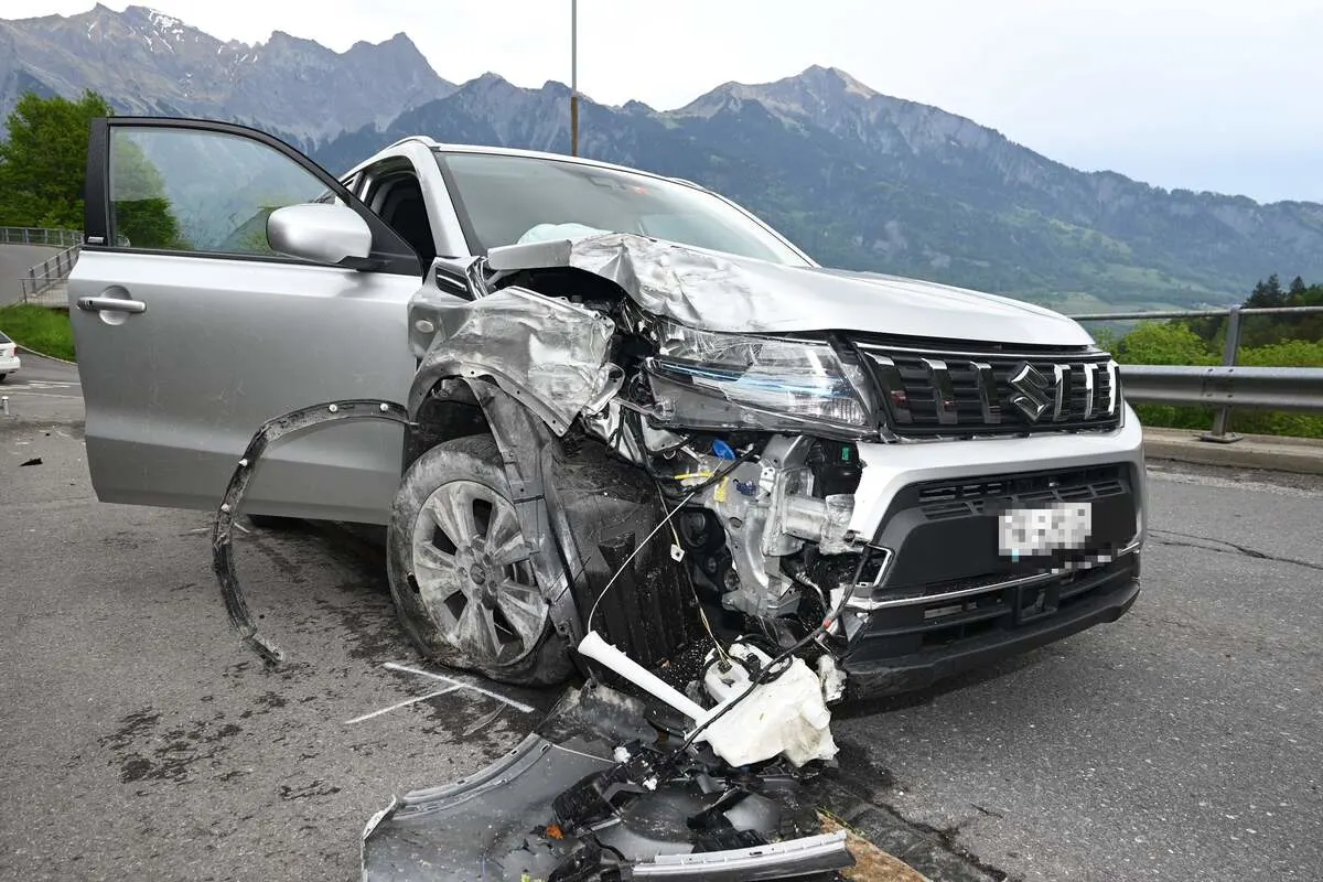 Pfäfers SG – Bei Unfall gegen eine Mauer gekracht