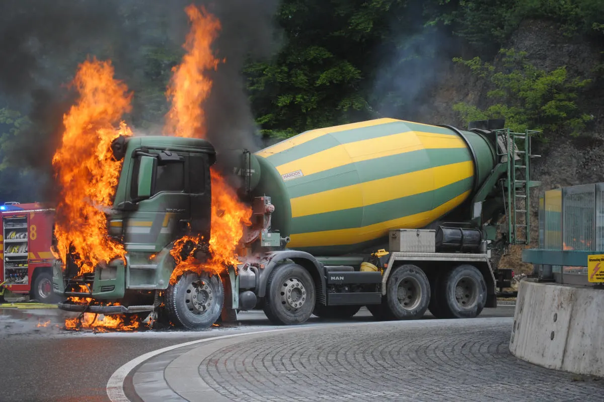 Beringen SH – LKW-Brand im Enge-Kreisel