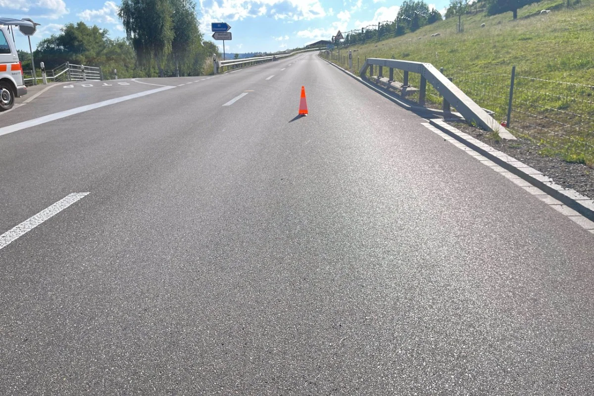  Oberuzwil SG - Unfall zwischen zwei Autos – Unfallverursacher fährt davon!
