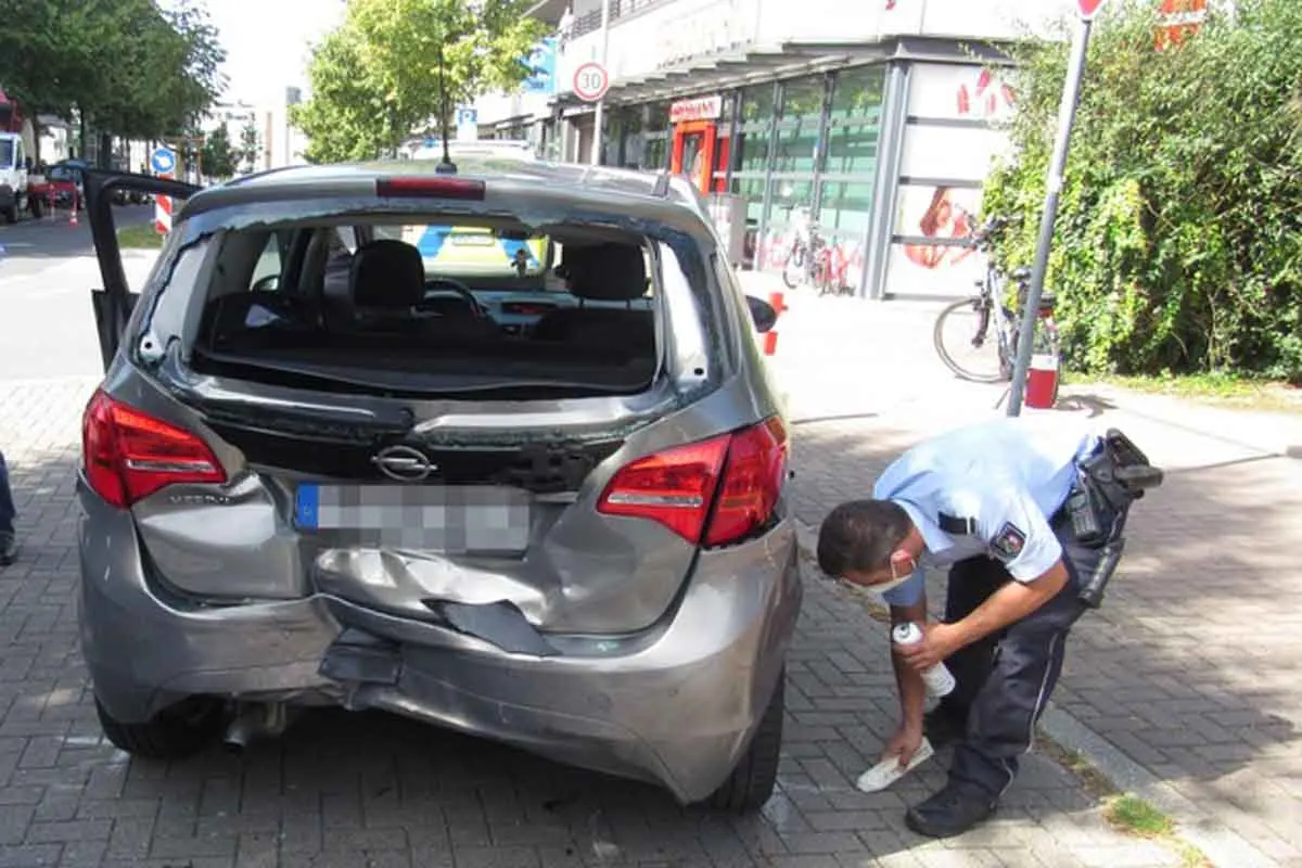 Ratingen - 86-Jähriger verursacht gleich drei Zusammenstöße