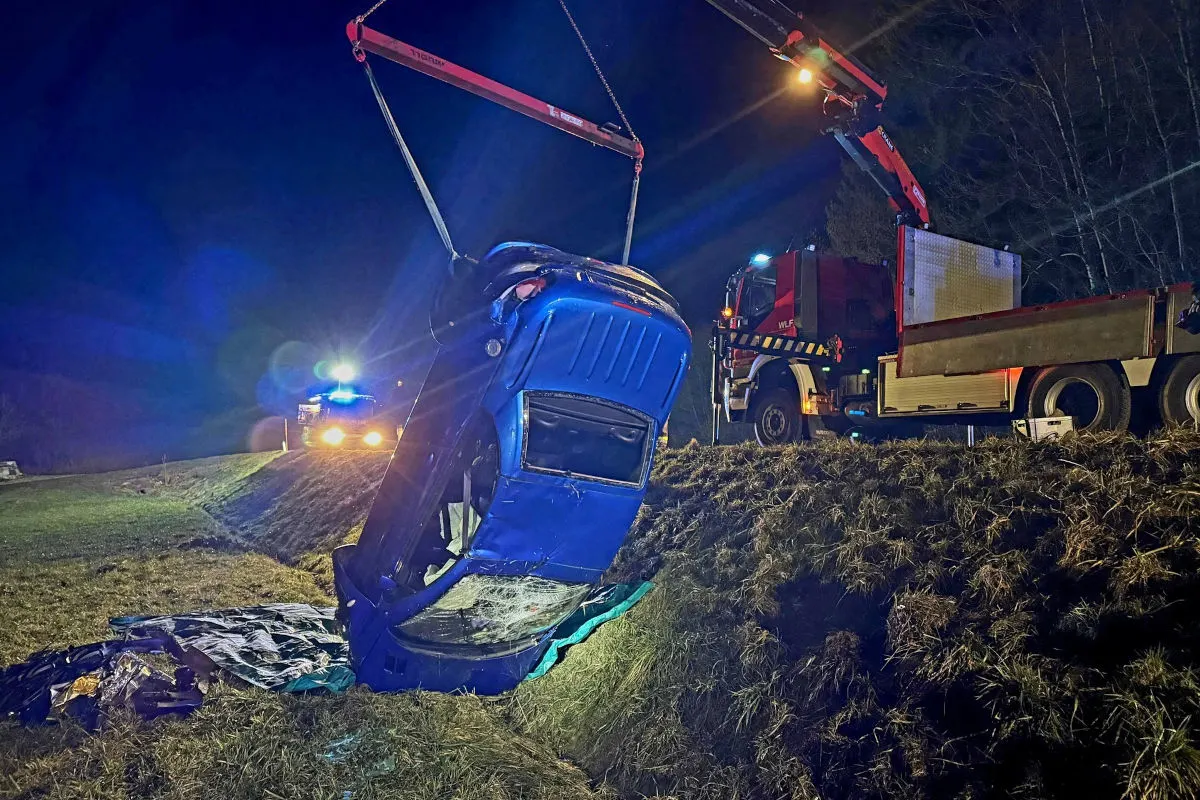 Unfall bei Voitsberg – Pkw überschlägt sich nach Schleudern