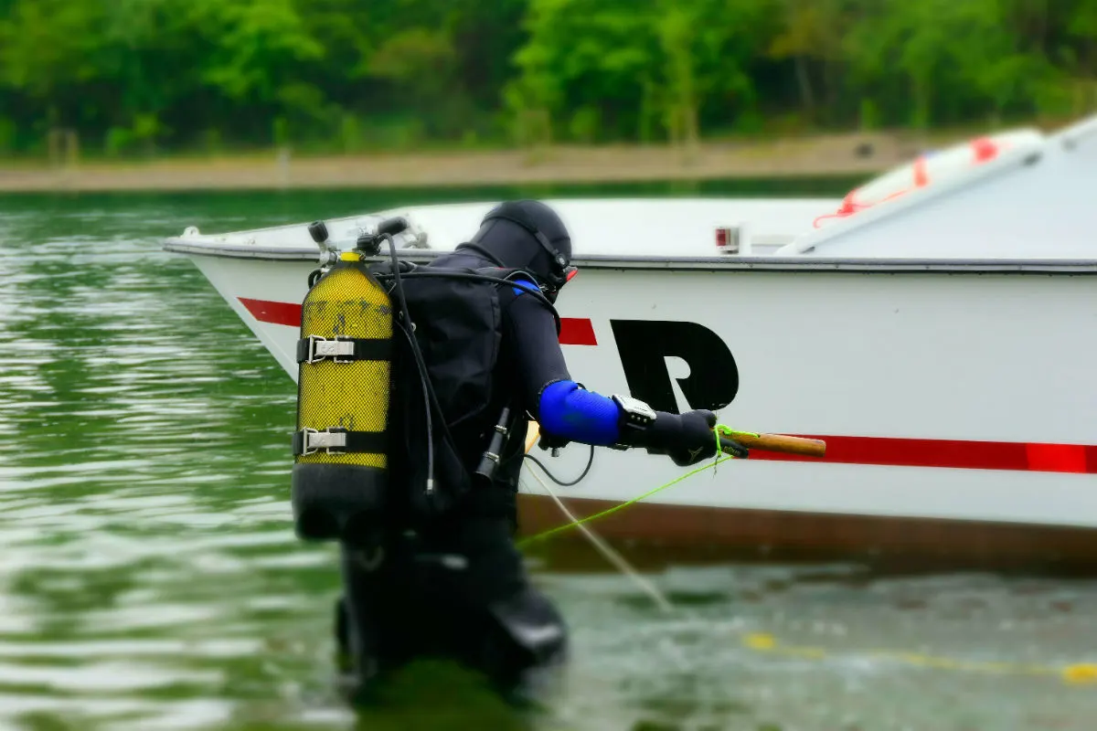 Schaffhausen SH - Flusstaucherausbildung zu Suchformationen und Tauchen an technischen Bauwerken