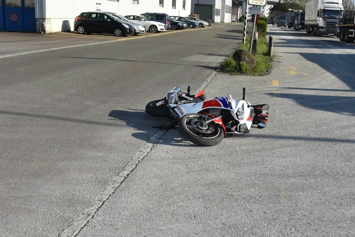 Buchs SG - Kollision zwischen Auto und Motorrad