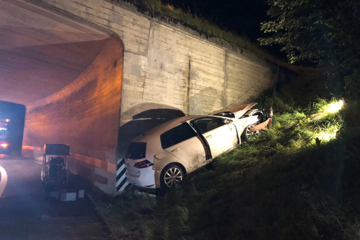  Totalschaden in Wil SG - Die Autolenkerin verlor die Kontrolle über den Golf