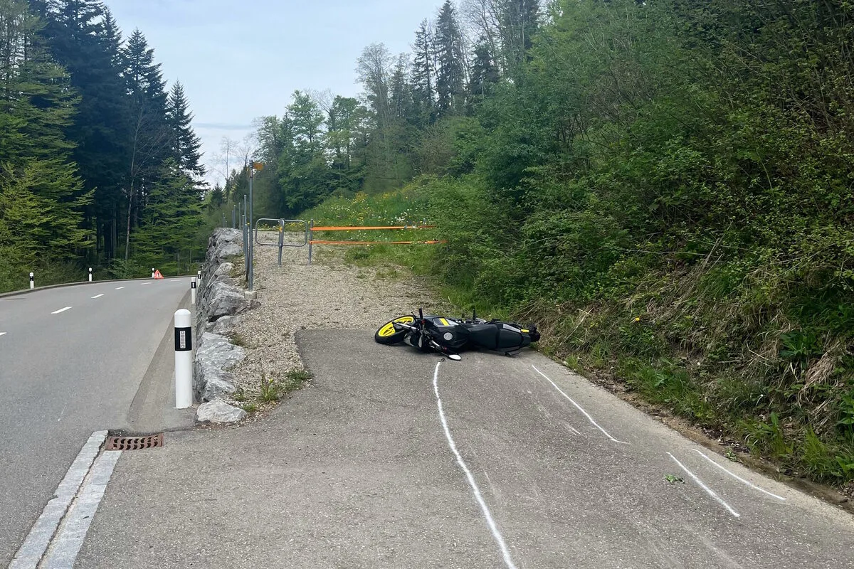 Gähwil SG - Junger Motorradfahrer gerät in Verkehrsunfall