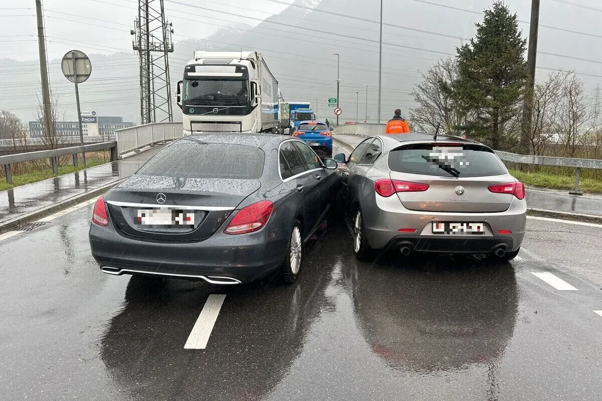 Bilten GL - Erheblicher Sachschaden nach Unfall