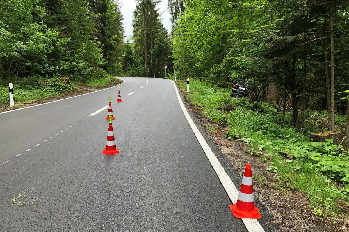 Oberägeri ZG - Selbstunfall endet im Wald