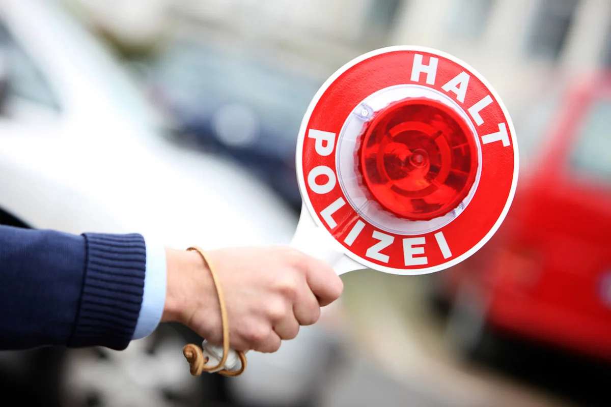 Hilden - Polizei zieht Raser aus dem Verkehr - Mercedes AMG beschlagnahmt