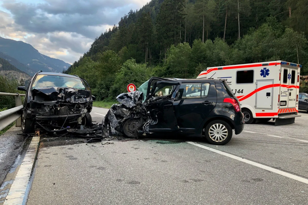 Rhäzüns GR - Autofahrerin bei Kollision tödlich verletzt