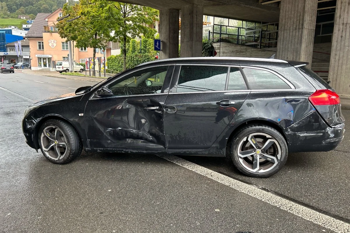 Kollision in Schaffhausen - Sattelmotorfahrzeug übersieht Auto