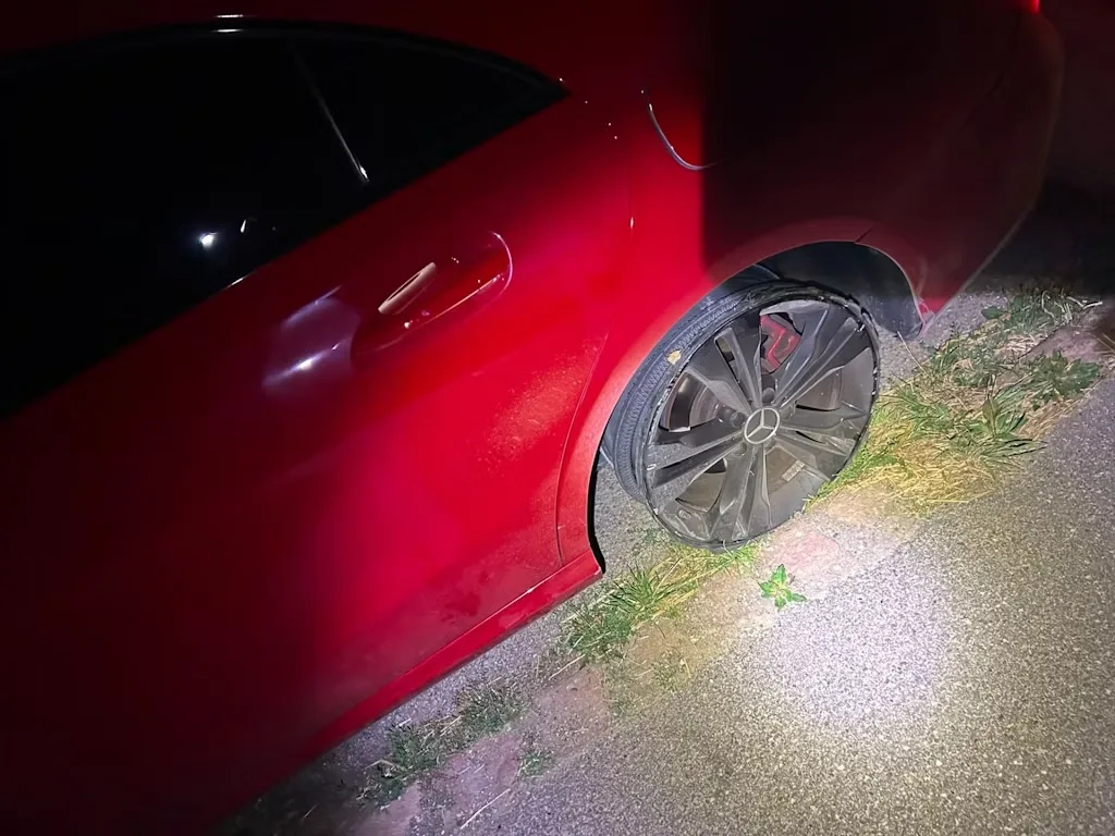 Chevenez JU – Flucht mit gestohlenem Luxusauto endet in Frankreich