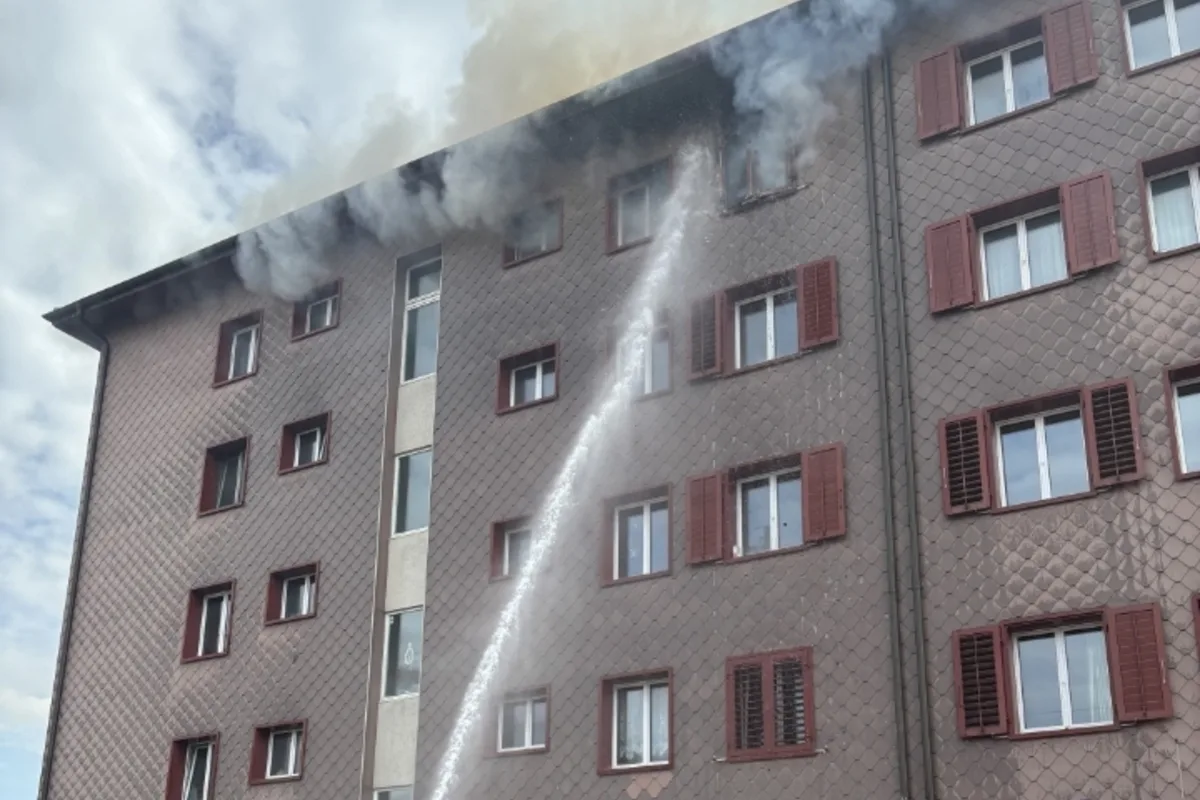 Pratteln BL – Brand in Mehrfamilienhaus