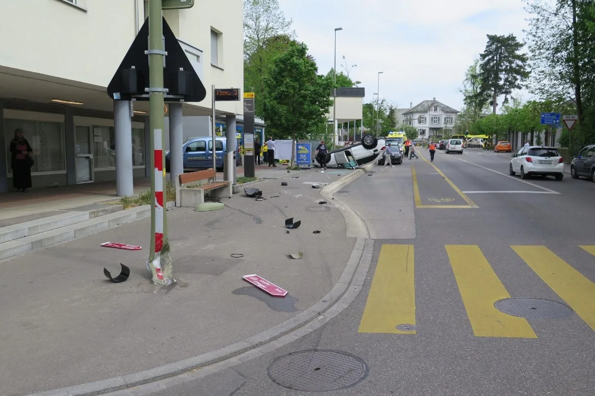 Therwil BL - Fahrzeuglenkerin verletzt sich schwer!