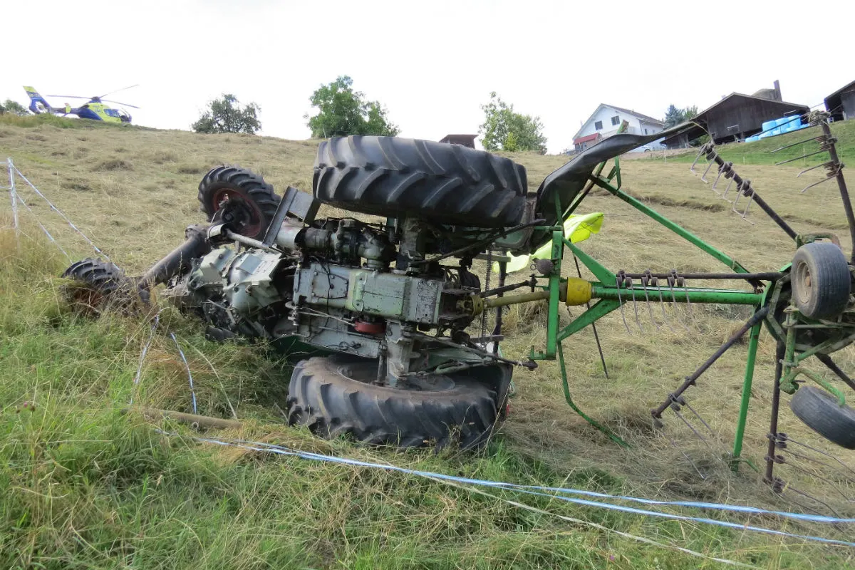 Leibstadt AG - Traktor überschlagen - Landwirt schwer verletzt