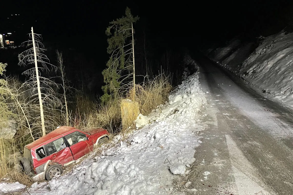 Schwerer Unfall in Fideris  GR: Autofahrer stürzt Abhang hinunter