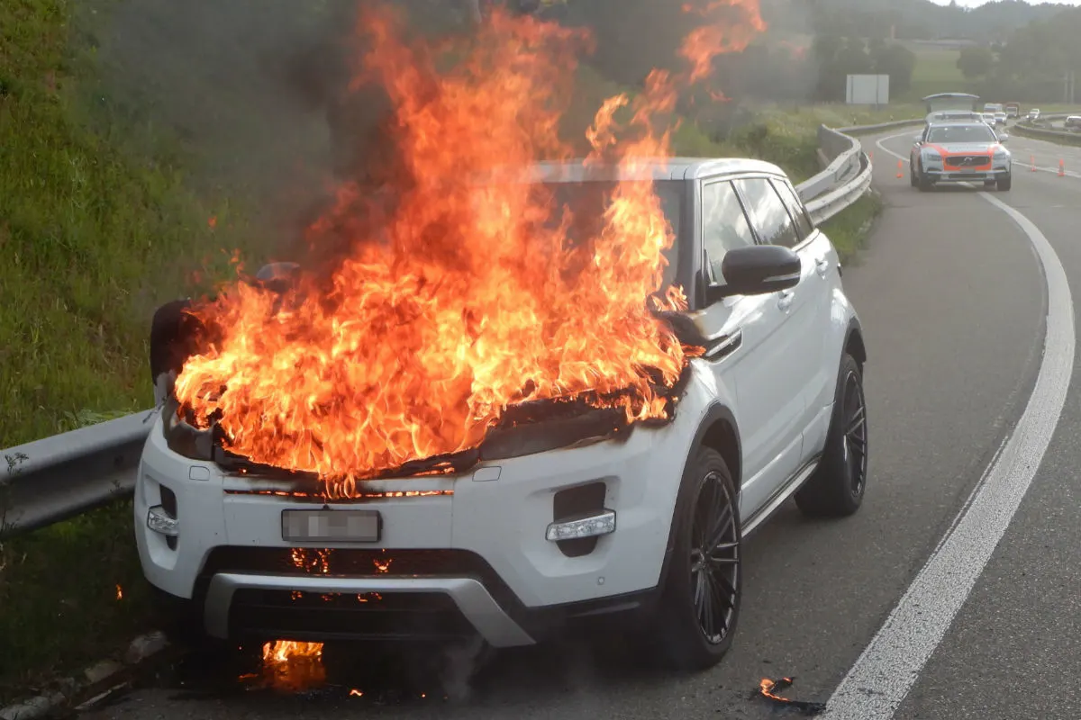 Sirnach TG - Auto fängt Feuer