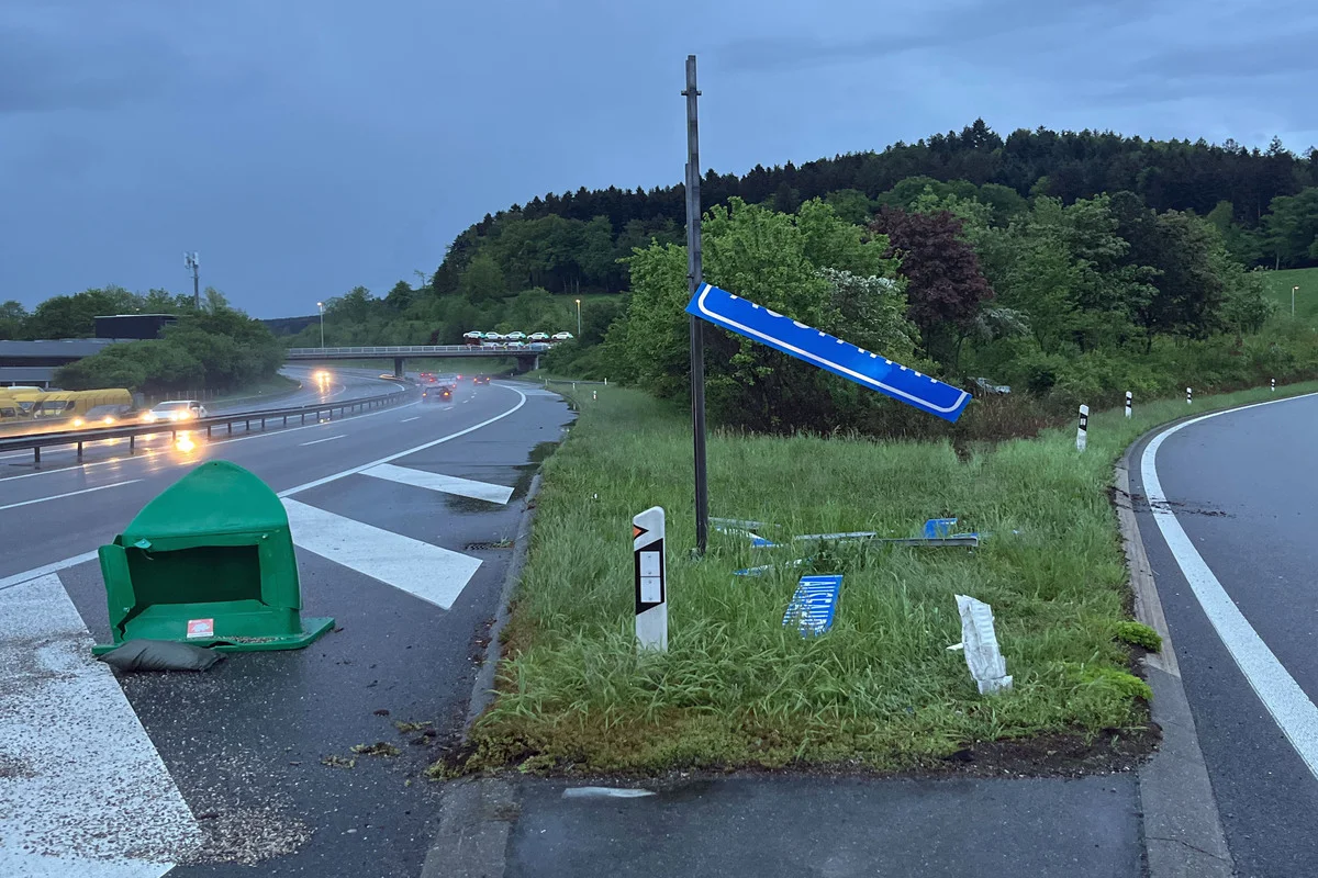 Dagmersellen LU - Auto landet nach Selbstunfall im Dickicht 