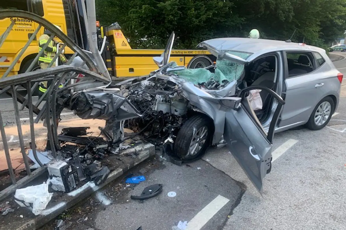 Ennepetal – Verkehrsunfall mit eingeklemmter Person