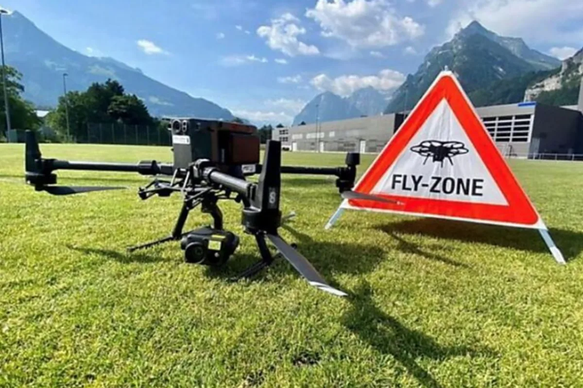 Luchsingen GL - Feuerwehr von Drohnen unterstützt 