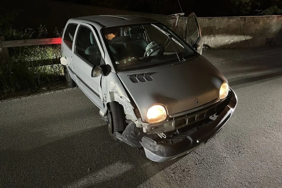  La Punt Chamues-ch GR – Auto prallt bei Unfall gegen Hausmauer 
