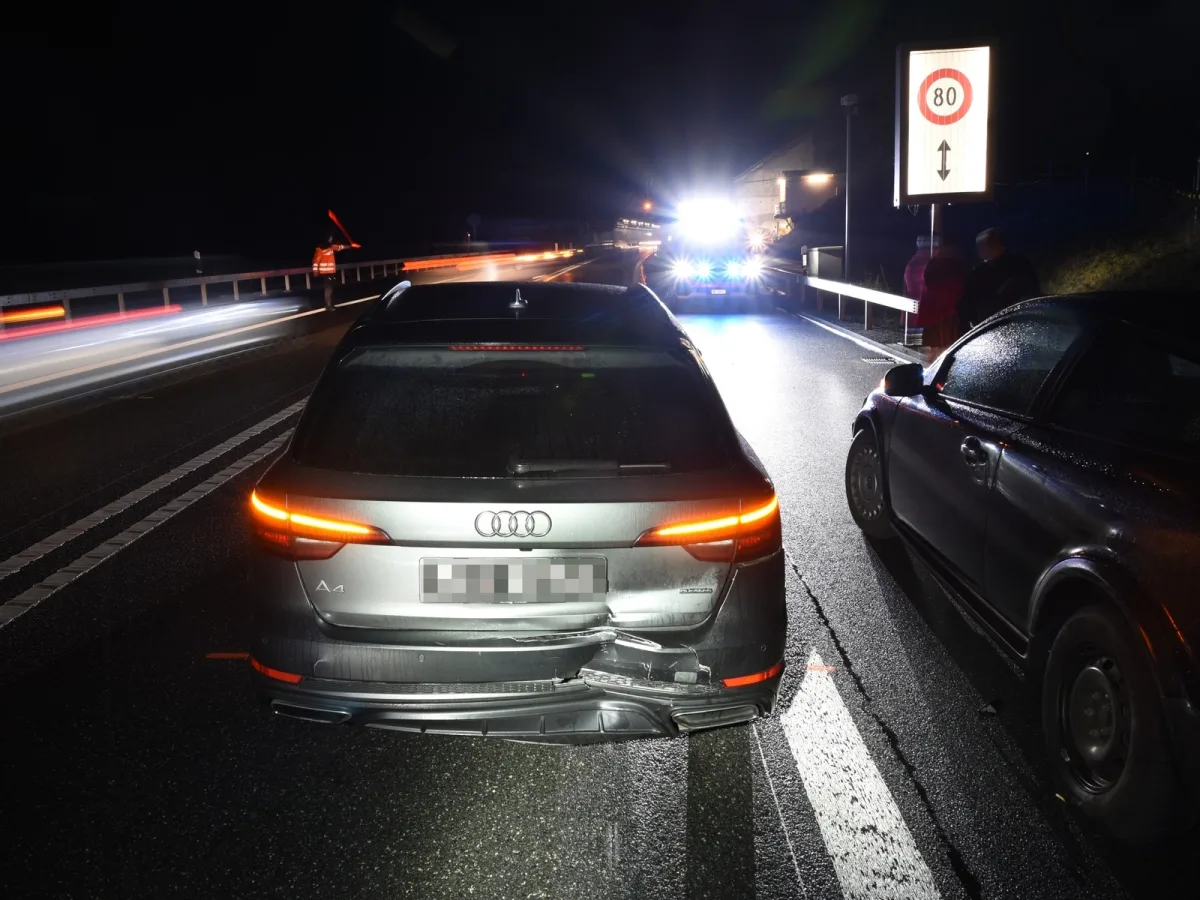 A13 Rothenbrunnen GR – Auffahrunfall auf Autostrasse – Lenker besass nie einen Führerausweis