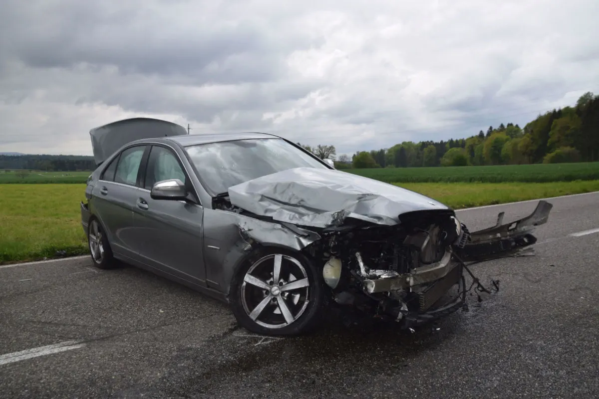 Kestenholz SO - Verkehrsunfall mit drei beteiligten Autos