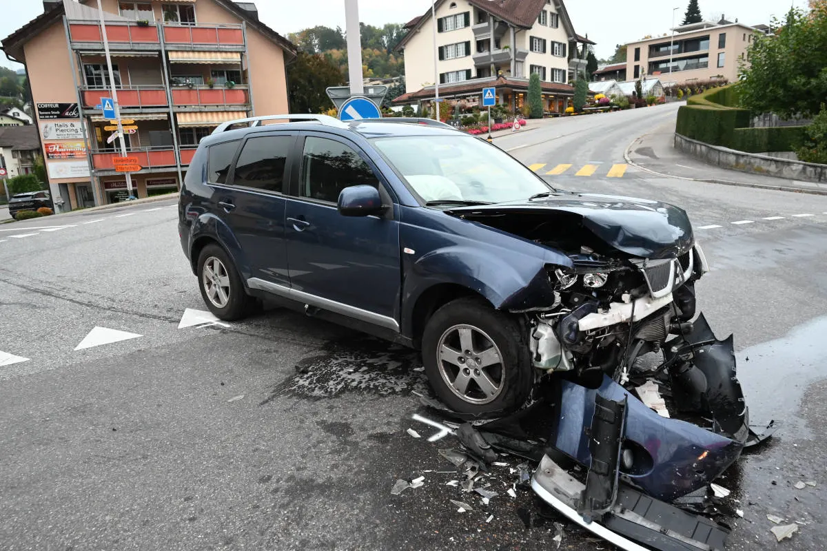 Uznach SG – Kollision zwischen zwei Autos