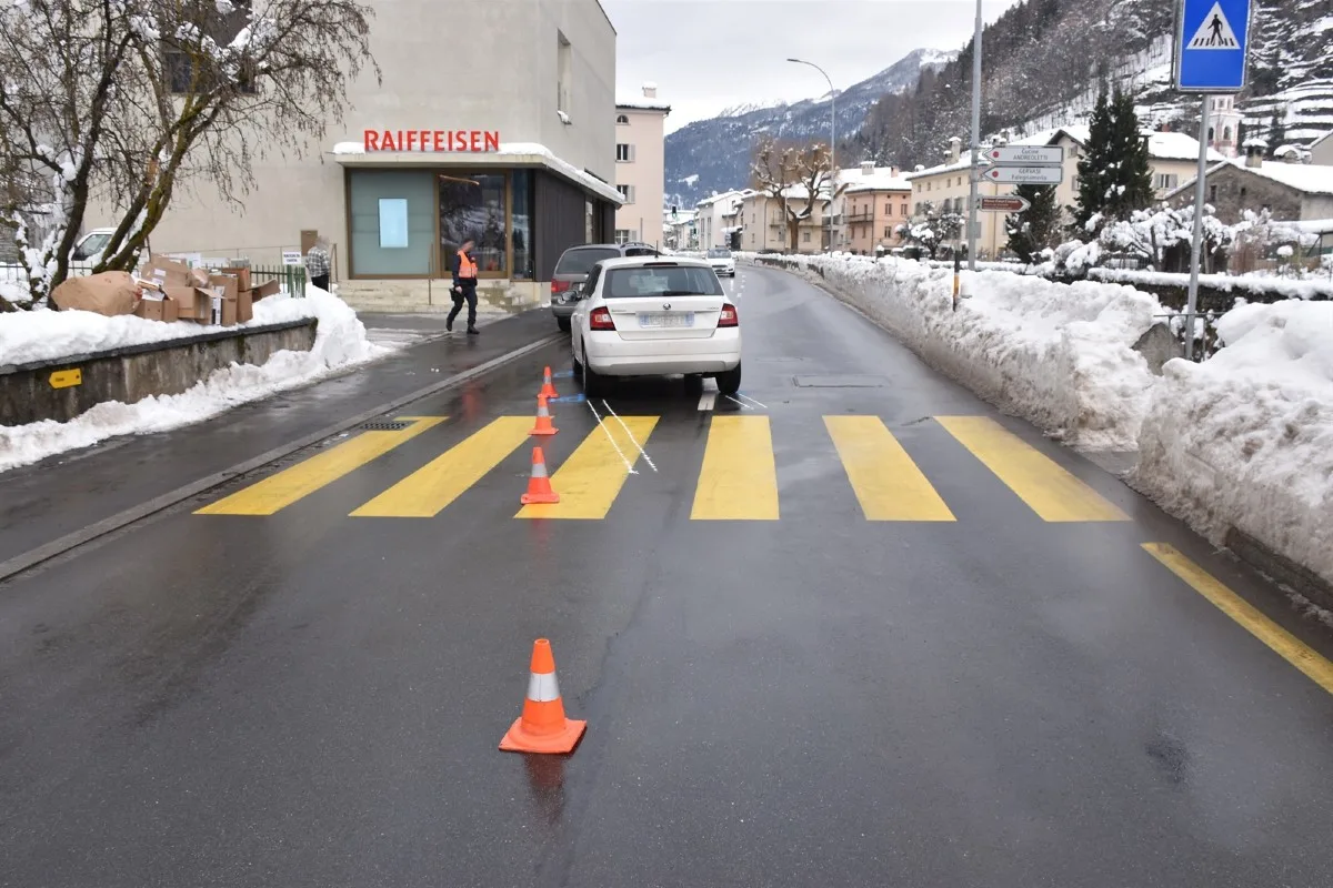 Unfall in Poschiavo GR - Fussgänger mit Kopfverletzungen ins Spital eingeliefert