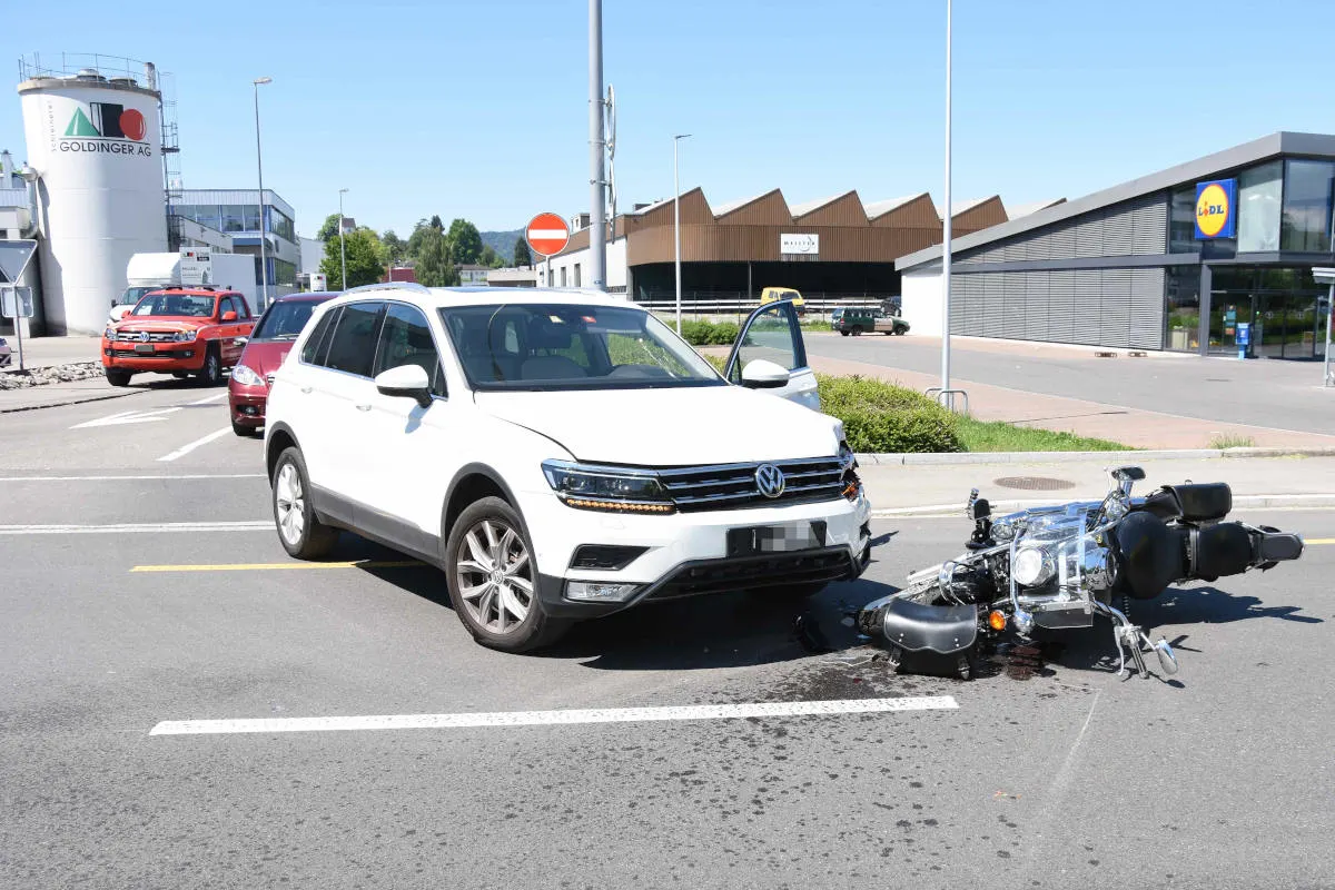 Wittenbach SG – Kollision zwischen Auto und Motorrad