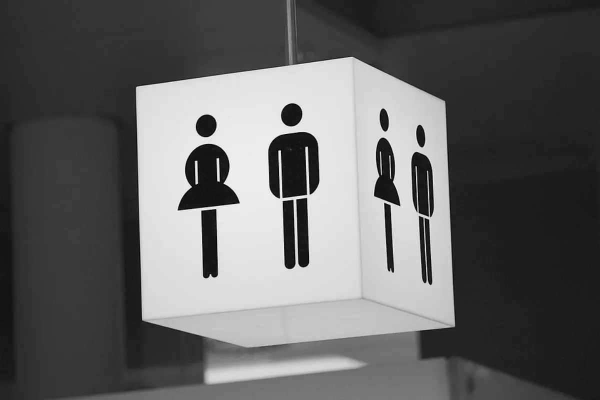 Ehringshausen - Schülerin vor Toilettenkabine sexuell belästigt
