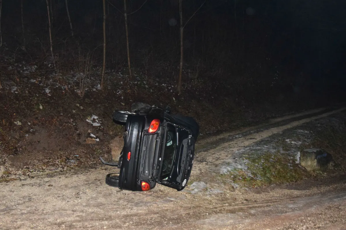 Egerkingen SO - Kontrolle über Auto verloren und in Stein geprallt